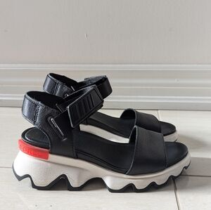 SIZE 6.5 - SOREL KINETIC IMPACT Y-STRAP SANDAL